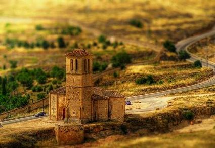 Keith Loutit ed i suoi mini mondi + Tutorial Photoshop sulla fake tilt-shift photography - Chiesa